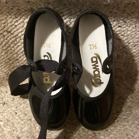 Award Black Patent Leather Tap Shoes - Picture 6 of 12